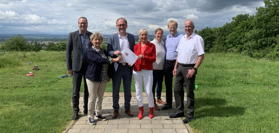 reude über den Förderbescheid zum Glasfaserausbau auf dem Hof Heckelmann in Mensfelden